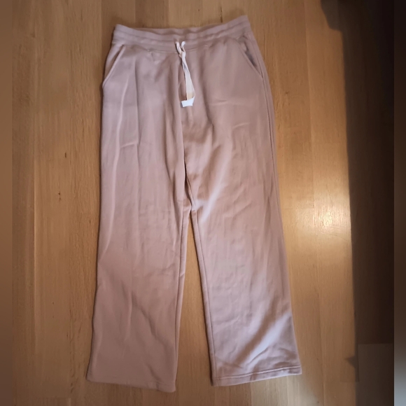 Wide leg sweat pants! - Picture 3 of 5